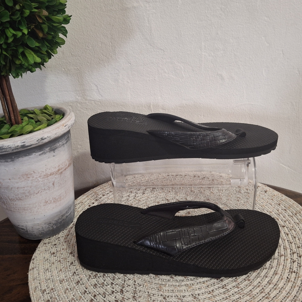 Black Women's Wedge Speedo Sandals Size 8.